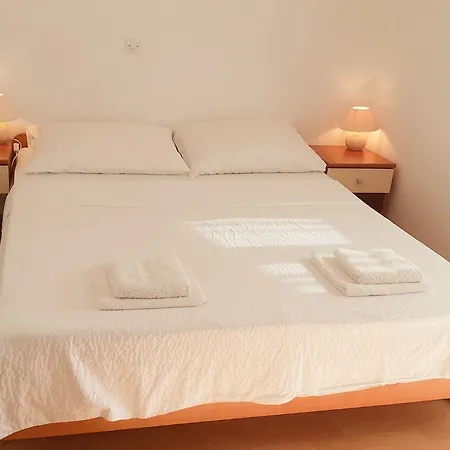Apartment Din Kukljica