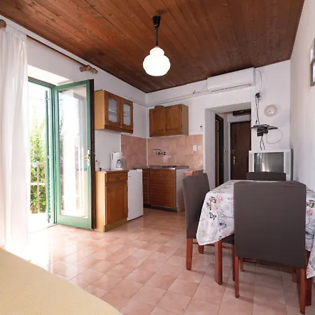 Apartment Din Kukljica
