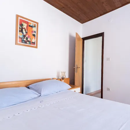 Apartment Din Kukljica