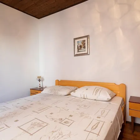 Din Apartment *