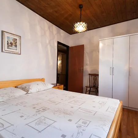Apartment Din Kukljica